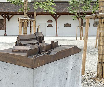 Das Bronzemodell zeigt den Zustand des Barfüsserklosters um 1350