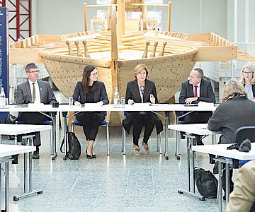 Pressekonferenz zur Unterzeichnung der Kooperationsvereinbarung im Mainzer Schifffahrtsmuseum