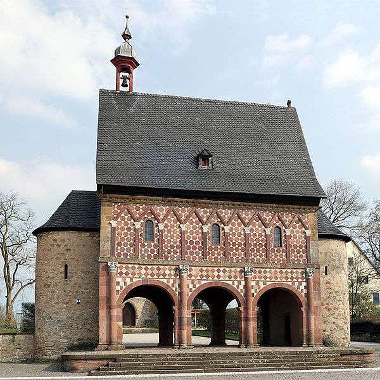 Die sog. Königshalle des Kloster Lorsch (Foto: Armin Kübelbeck, publiziert unter der Creative Commons Attribution-Share Alike 3.0 Unported license)