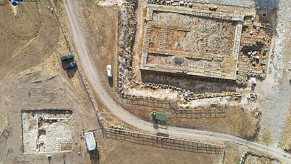 Ausgrabung des etruskischen Tempels (Drohnenfoto)