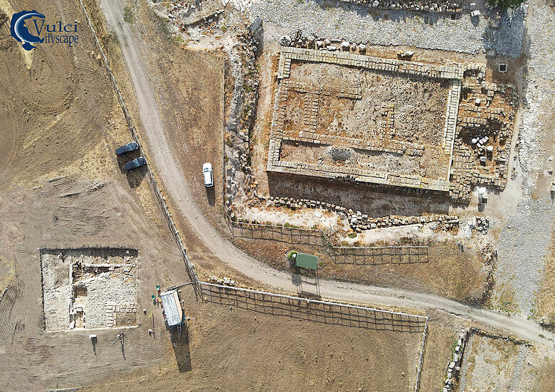 Ausgrabung des etruskischen Tempels (Drohnenfoto)