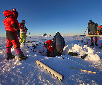 Entnahme von Eisbohrkernen