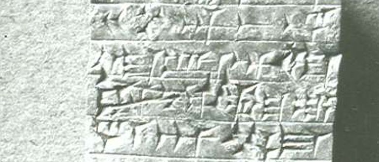 Gründungsurkunde aus dem Ischtar-Tempel in Assur (Vorderseite). © Staatliche Museen zu Berlin, Vorderasiatisches Museum