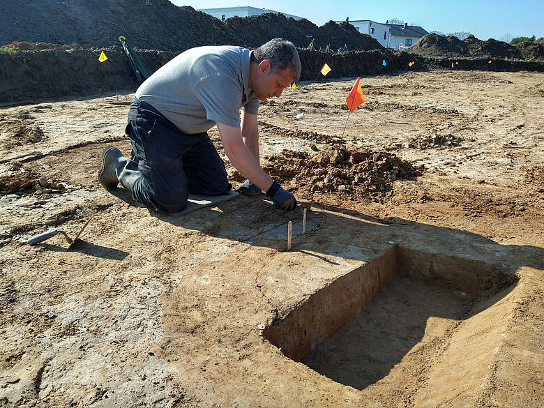 Ausgrabung einer Pfostengrube