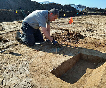 Ausgrabung einer Pfostengrube
