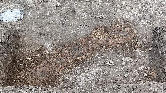 Reste des Mosaikbodens des römischen Hauses auf Sizilien