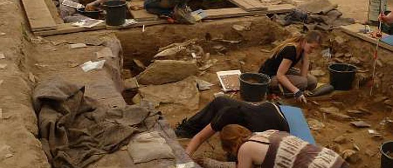 Seit 2009 erforschen die LWL-Archäologen die Großsteingräber der Jungsteinzeit bei Erwitte-Schmerlecke (Foto:LWL/M. Baales)
