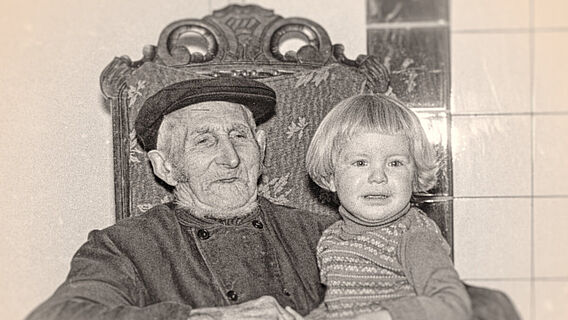 Hundertjähriger mit Kind