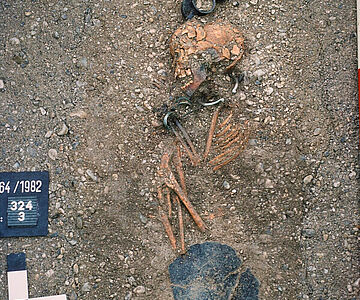 Grab eines Mädchens