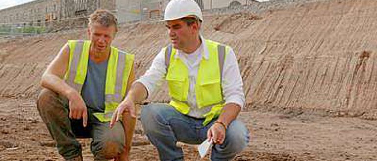 Grabungsleiter Dr. Martin Thoma und Dr. Andreas Thiel, Gebietskonservator und Fachwissenschaftler für Provinzialrömische Archäologie