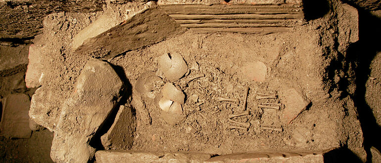 Doppelbestattung zweier Neugeborener in Ephesos