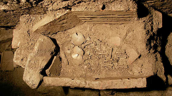 Doppelbestattung zweier Neugeborener in Ephesos