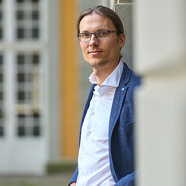 Prof. Dr. Thomas Kuhn-Treichel Prof. Dr. Thomas Kuhn-Treichel