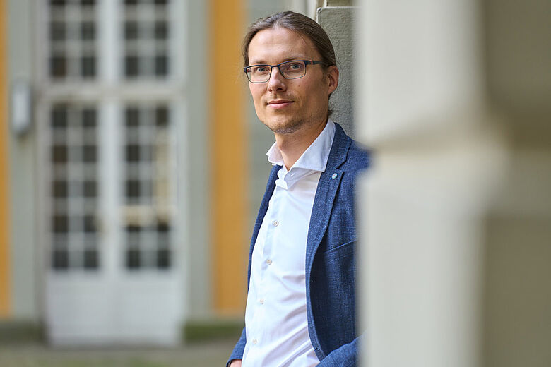 Prof. Dr. Thomas Kuhn-Treichel Prof. Dr. Thomas Kuhn-Treichel