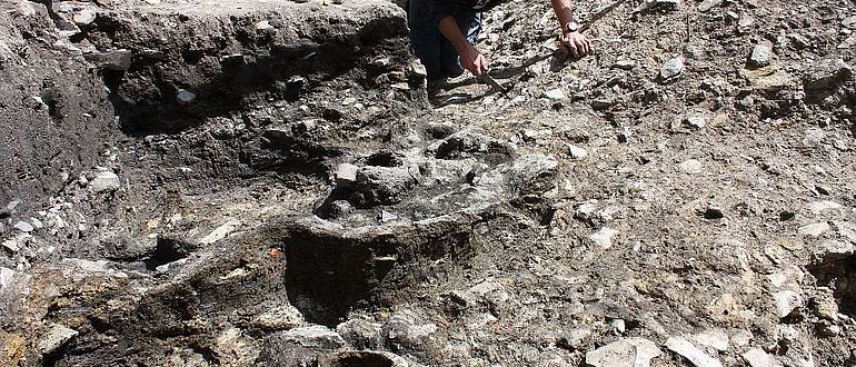 Reste von mindestens sechs Kuppelöfen aus dem 13. Jahrhundert