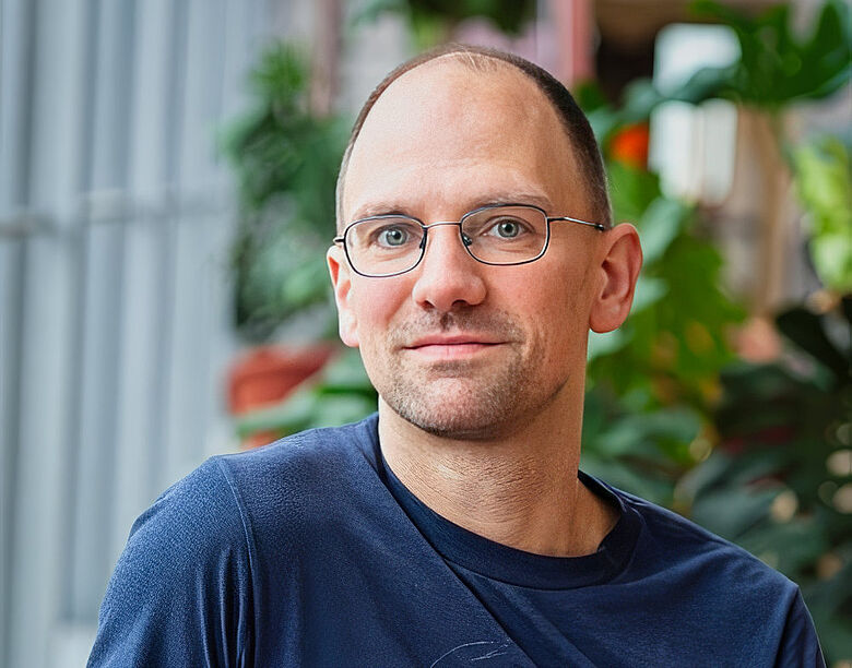 Benjamin Vernot, Leiter der Max-Planck-Forschungsgruppe Prähistorische Umweltgenomik am Max-Planck-Institut für evolutionäre Anthropologie in Leipzig