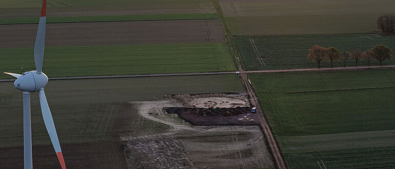 Ausgrabungsfläche bei Sonnenaufgang