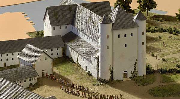 Die Bauten Meinwerks rund um den Dom im Modell im Museum in der Kaiserpfalz. Das Domkloster war ein länglicher Bau und schloss nördlich (hier links) an den Dom an, nun werden seine Überreste genauer erforscht. (Abb.: A. Hoffmann)