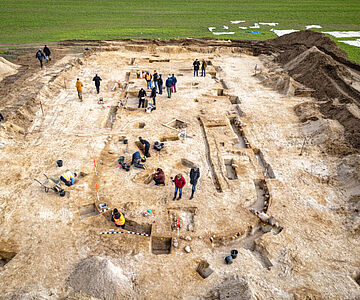 Ausgrabung bronzezeitlicher »Königshalle«