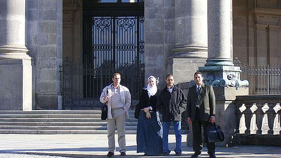 Stipendiaten des DAI Kairo vor dem Berliner Dom (Foto: DAI)