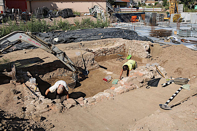 Archäologen untersuchen den Keller des Kanzleigebäudes aus dem 17. Jahrhundert