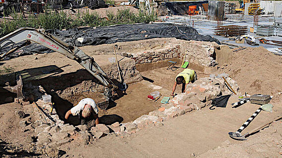 Archäologen untersuchen den Keller des Kanzleigebäudes aus dem 17. Jahrhundert