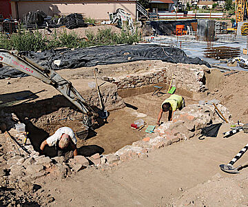 Archäologen untersuchen den Keller des Kanzleigebäudes aus dem 17. Jahrhundert