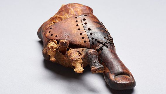 Zehenprothese einer Frauenbestattung aus dem thebanischen Grab TT95