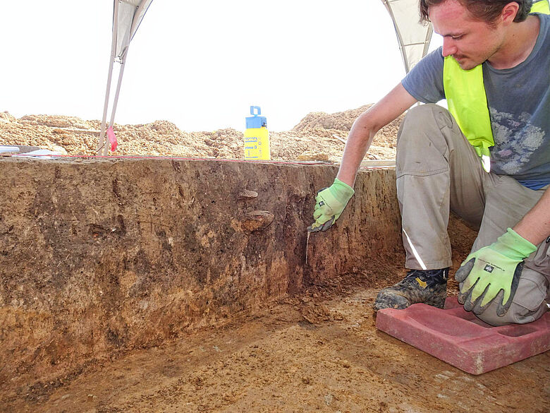 Eisenzeitliche Grube im Grabungsprofil