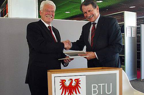 Vertragsunterzeichnung