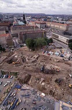 Überblick über die Grabung auf dem Dresdner Neumarkt. © Landesamt für Archäologie Sachsen Überblick über die Grabung auf dem Dresdner Neumarkt. © Landesamt für Archäologie Sachsen