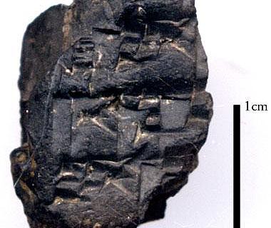 Fragment einer babylonischen Keilschrifttafel (Foto: Österreichisches Archäologisches Institut (ÖAI) Kairo)