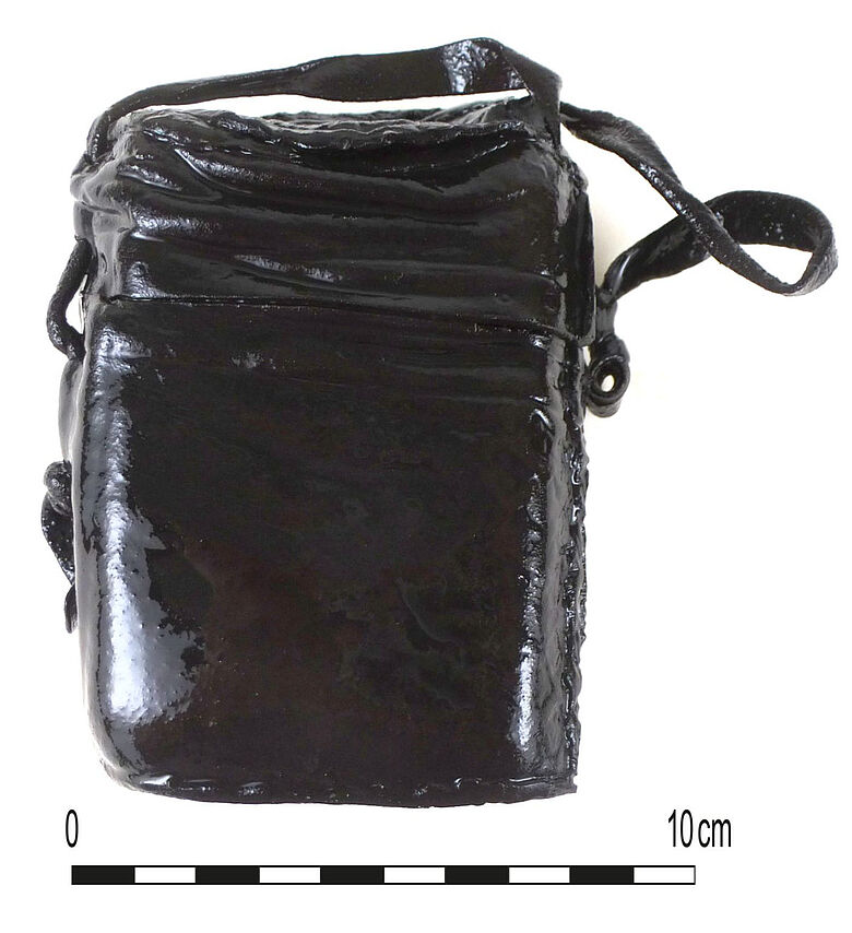 Ledereinband des mittelalterlichen Wachstafelbuches