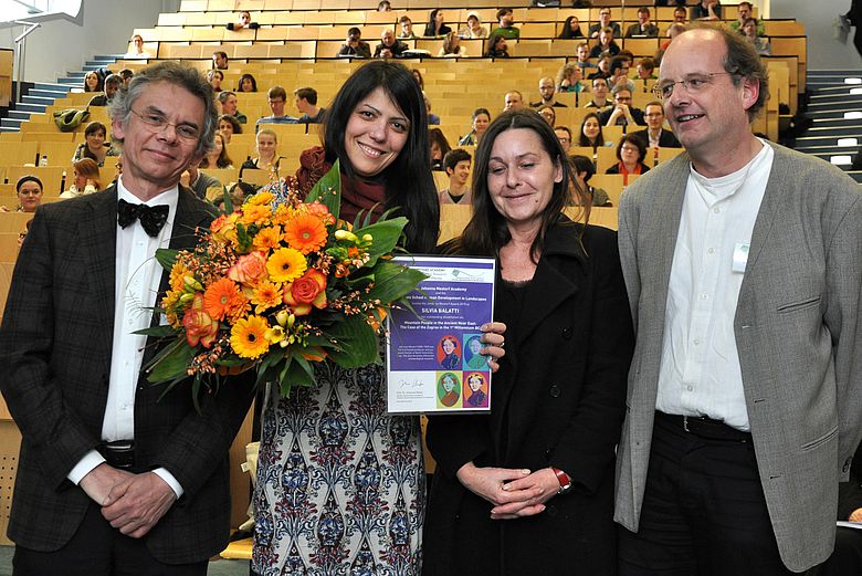 Laudator Professor Lutz Käppel, Silvia Balatti, Dr. Mara Weinelt und Professor Johannes Müller