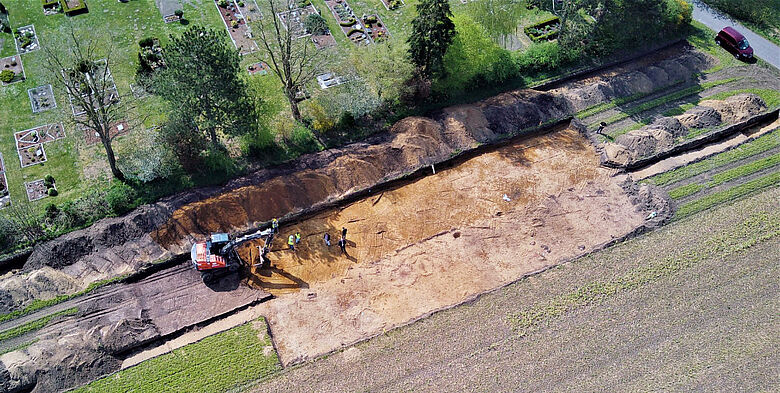 Grabungsfläche am Friedhof von Frotheim