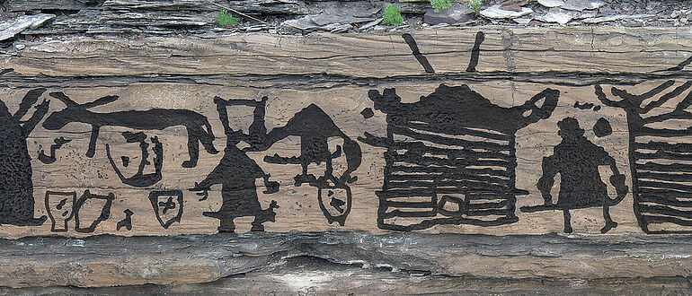 Felszeichnung einer eisenzeitlichen Siedlung in Minusinsk, Russland