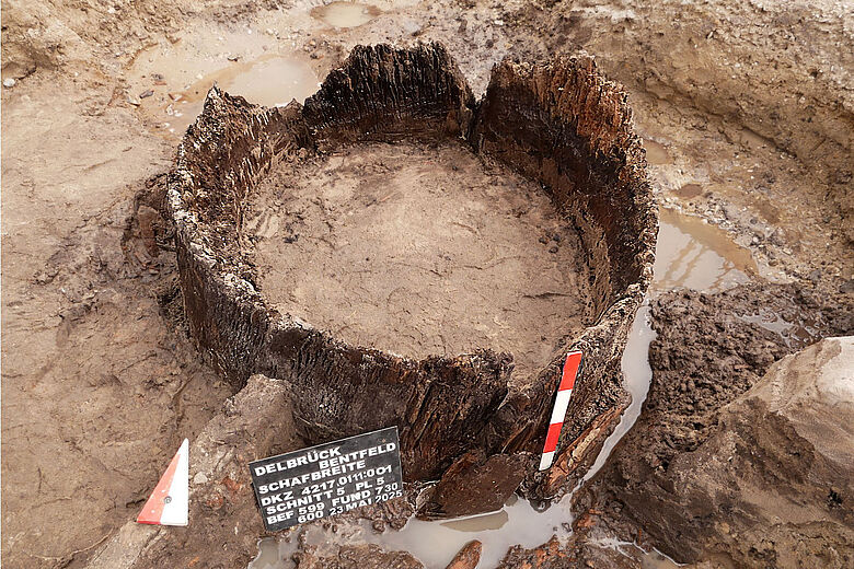 Hölzerne Brunnenröhre