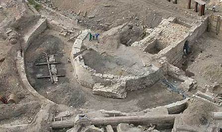 Abb. 7 Ansicht der Barbakane von oben. © Landesamt für Archäologie Sachsen Abb. 7 Ansicht der Barbakane von oben. © Landesamt für Archäologie Sachsen