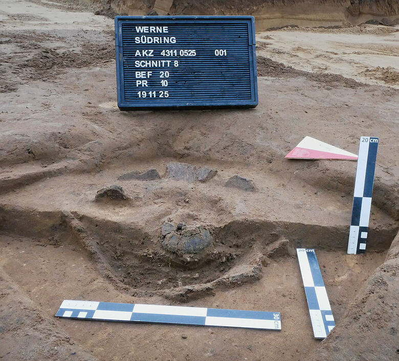 Grabbefund mit Leichenbrand Grabbefund mit Leichenbrand