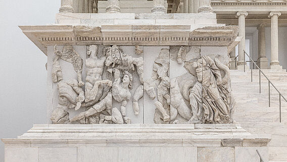 Pergamonaltar, Gigantenfries