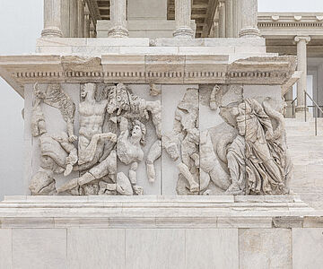Pergamonaltar, Gigantenfries