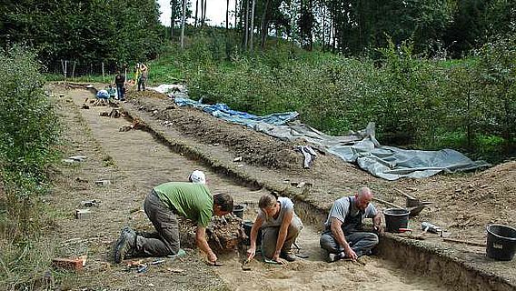 Die Ausgrabung in der bronzezeitlichen Befestigungsanalge von Bernstorf (&copy; Uni Frankfurt)