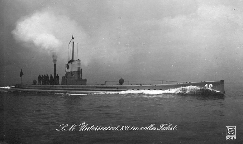 U 16 in voller Fahrt (Feldpostkarte)