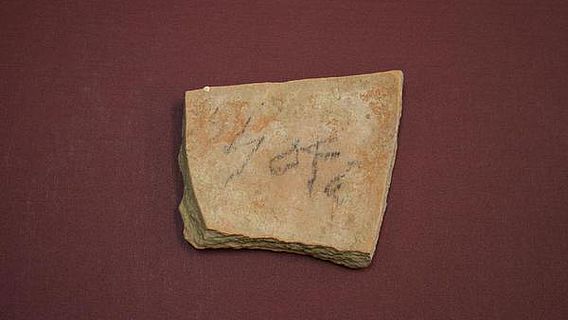 Inschrift (Abgaben-Ablieferungs-Quittung) auf einer Scherbe