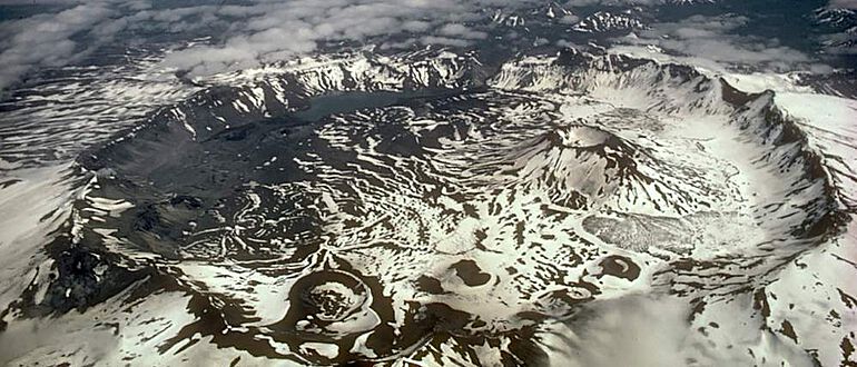 Caldera von Aniakchak auf der Alaska-Halbinsel mit einem Durchmesser von rund 10 Kilometern