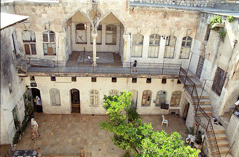 Blick in den Hof eines traditionellen Hofhauses in der Altstadt von Aleppo
