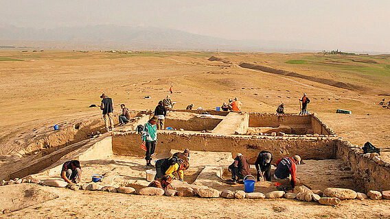Archäologische Ausgrabung in Tilla Bulak (Usbekistan)