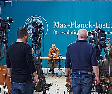 Begründer der Paläogenetik: Svante Pääbo beantwortete Fragen während der Pressekonferenz am Max-Planck-Institut für evolutionäre Anthropologie