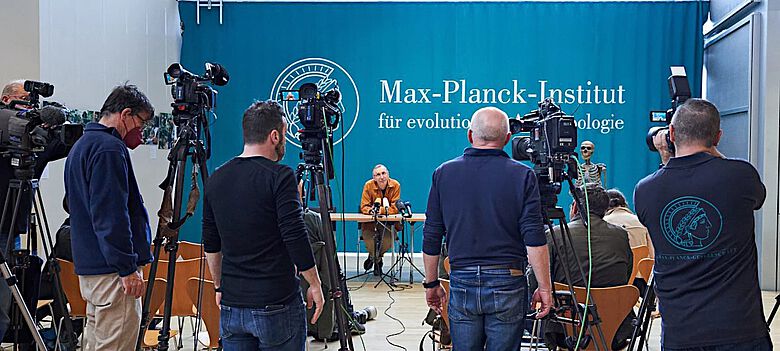Begründer der Paläogenetik: Svante Pääbo beantwortete Fragen während der Pressekonferenz am Max-Planck-Institut für evolutionäre Anthropologie