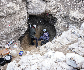 Profilbeprobung am Höhleneingang